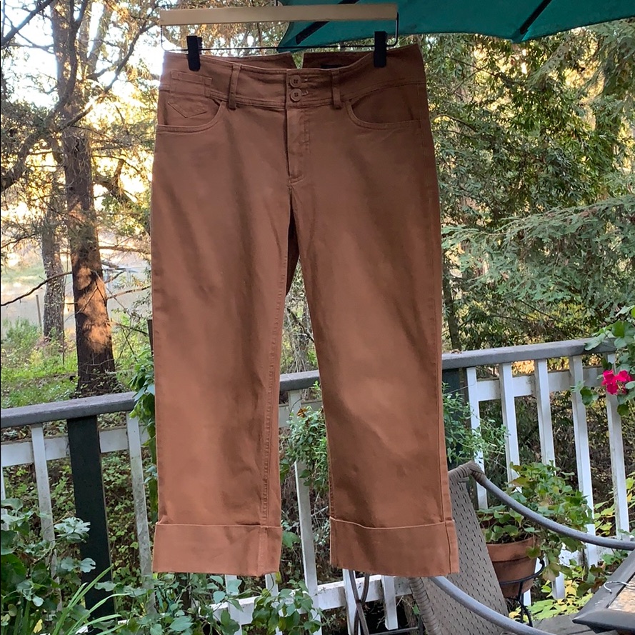Womyn Capri Cuffed Pants